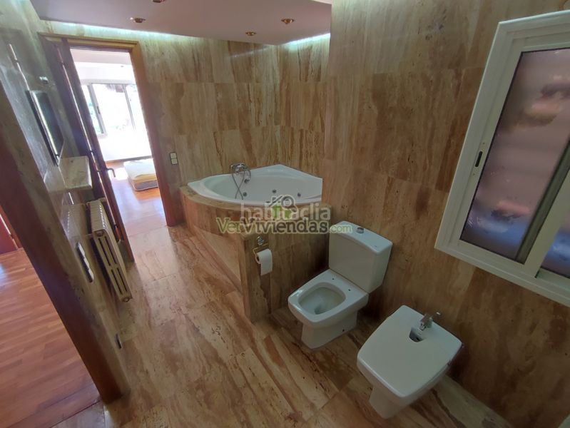 Foto 45334ca4-0557-40a7-b7bf-00a46f386069. Casa amb xemeneia calefacció aparcament piscina a Torrelles de Llobregat