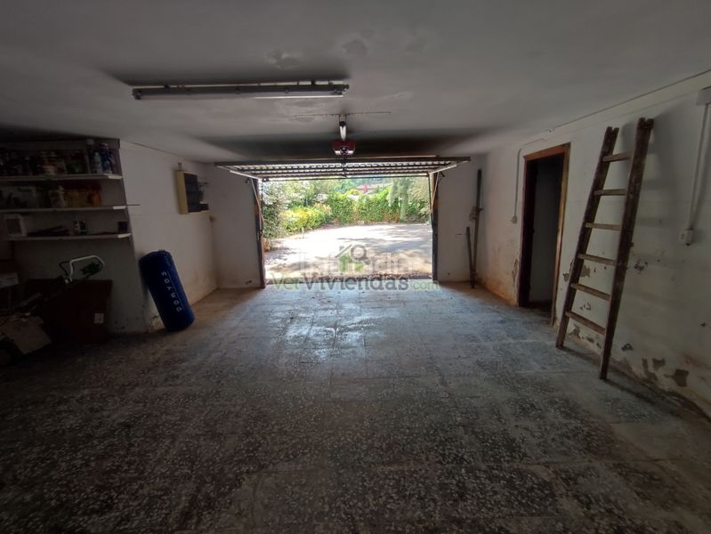 Foto 51e0a468-a7ab-4b49-b0ab-623466a616e3. Casa amb xemeneia calefacció aparcament piscina a Torrelles de Llobregat