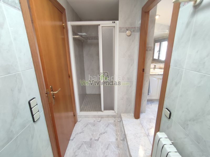 Foto 6338cd87-819c-40a0-9da6-9520c97dd6c3. Casa amb xemeneia calefacció aparcament piscina a Torrelles de Llobregat