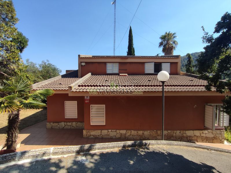 Foto 6450b7a9-3738-49b7-9ce9-298cd36e311b. Casa amb xemeneia calefacció aparcament piscina a Torrelles de Llobregat