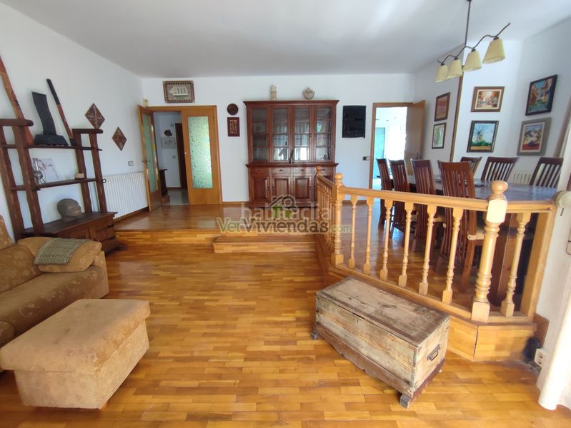 Foto 64e226c7-2658-4319-8cce-f54f3220149a. Casa amb xemeneia calefacció aparcament piscina a Torrelles de Llobregat