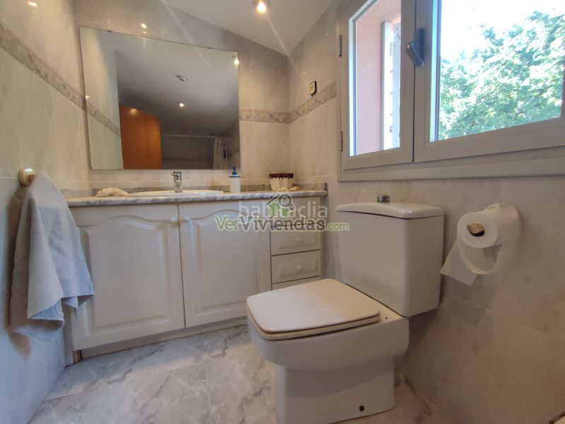 Foto 682f4597-137f-4e51-9221-de9c0b781f65. Casa amb xemeneia calefacció aparcament piscina a Torrelles de Llobregat