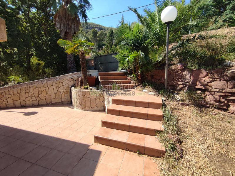 Foto 72a3760c-3b56-4919-8187-7083d084b494. Casa amb xemeneia calefacció aparcament piscina a Torrelles de Llobregat