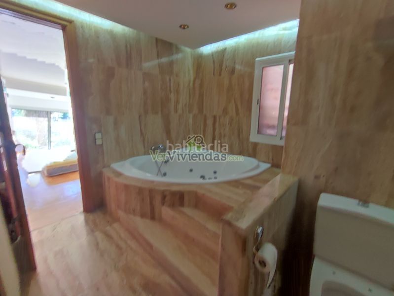 Foto 82de069b-fbed-4b61-a75b-a0d67b614d33. Casa amb xemeneia calefacció aparcament piscina a Torrelles de Llobregat