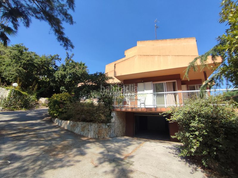 Foto a3f24f8a-ab09-45d0-b92d-3a181efe1c24. Casa amb xemeneia calefacció aparcament piscina a Torrelles de Llobregat