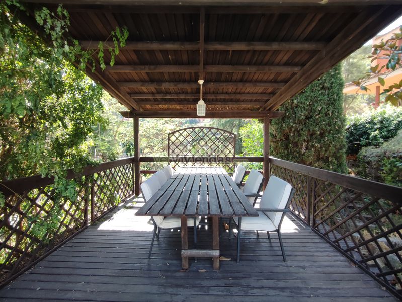 Foto a6ecb328-7b33-4283-9bae-d519f5f8c376. Casa amb xemeneia calefacció aparcament piscina a Torrelles de Llobregat