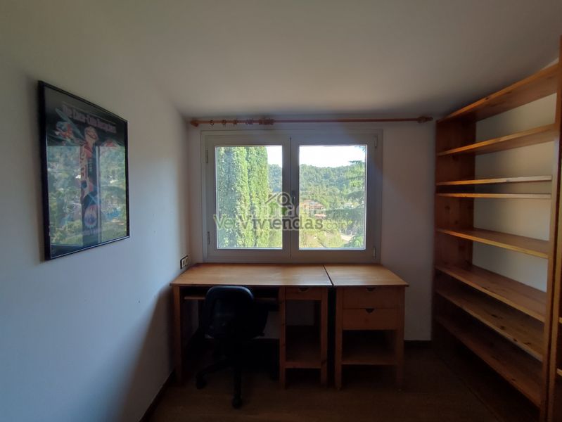 Foto a93545bb-f85d-4f62-89ba-885d42d09263. Casa amb xemeneia calefacció aparcament piscina a Torrelles de Llobregat