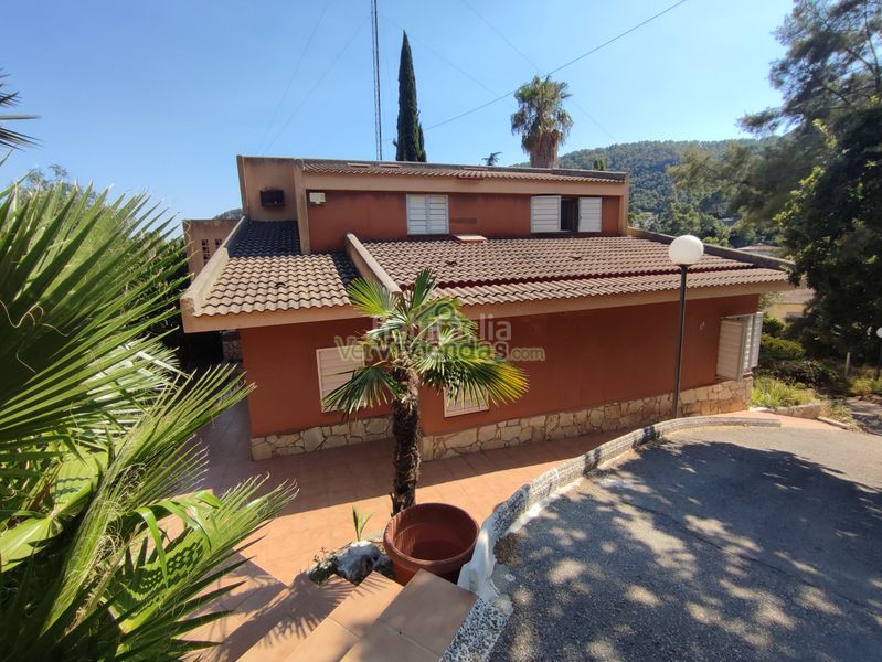 Foto ca8b1c13-563d-4568-aa4f-ca5a982ee329. Casa amb xemeneia calefacció aparcament piscina a Torrelles de Llobregat