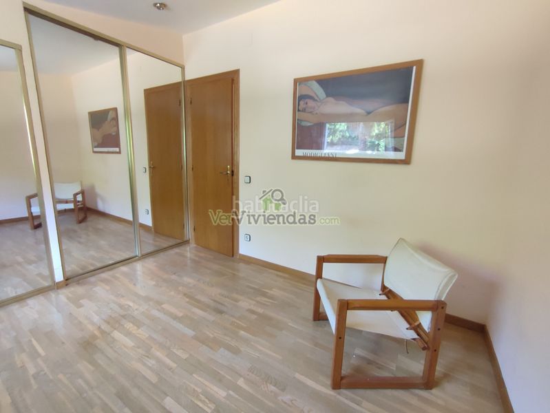 Foto d0b1e4b1-3433-44b5-b28e-9f7d81efe13f. Casa amb xemeneia calefacció aparcament piscina a Torrelles de Llobregat