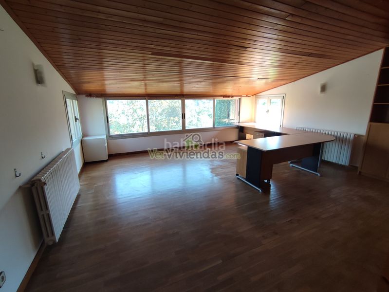 Foto d511a3f4-3486-43c4-a9b7-bf7aeea2f703. Casa amb xemeneia calefacció aparcament piscina a Torrelles de Llobregat