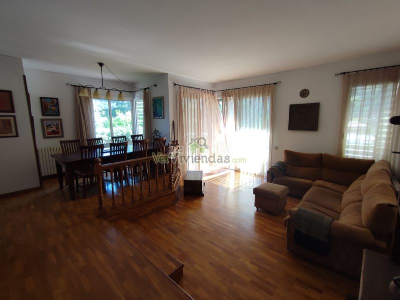 Foto d7d0ae7b-e3bc-4527-a514-073d030638f6. Casa amb xemeneia calefacció aparcament piscina a Torrelles de Llobregat