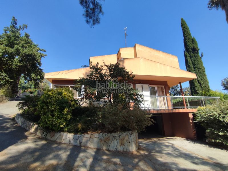 Foto e01815b5-3758-453d-9021-c29de10be279. Casa amb xemeneia calefacció aparcament piscina a Torrelles de Llobregat