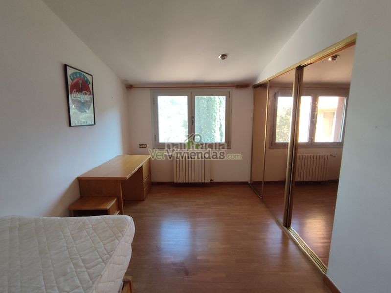 Foto e1aeca8a-8213-4930-9716-2baeb0d5c52d. Casa amb xemeneia calefacció aparcament piscina a Torrelles de Llobregat