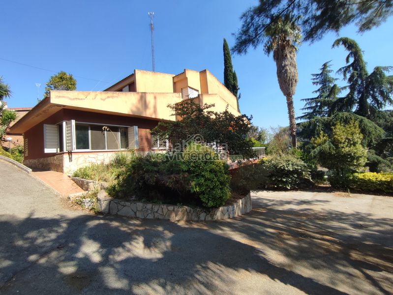 Foto ec509f7a-23b7-4e5f-b854-371010fd23c3. Casa amb xemeneia calefacció aparcament piscina a Torrelles de Llobregat