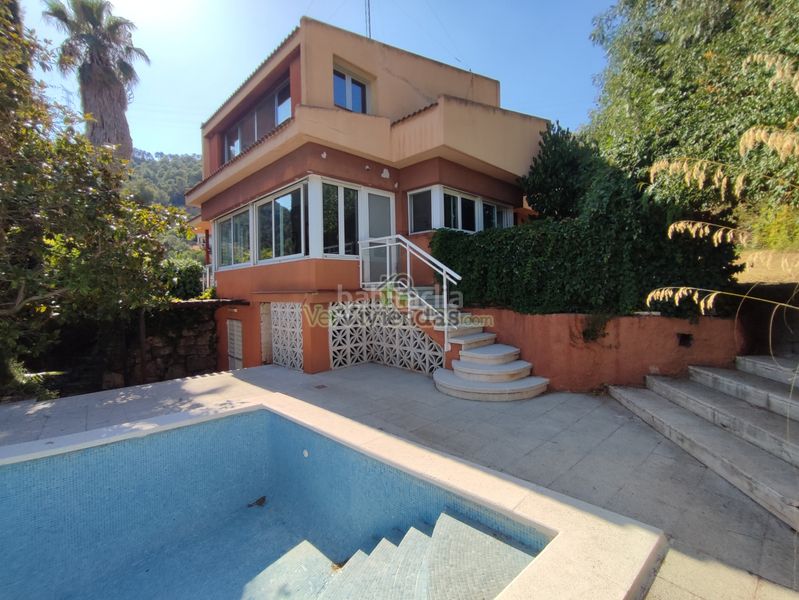 Foto f0f269a1-567f-4902-bb8c-231142ac8e07. Casa amb xemeneia calefacció aparcament piscina a Torrelles de Llobregat