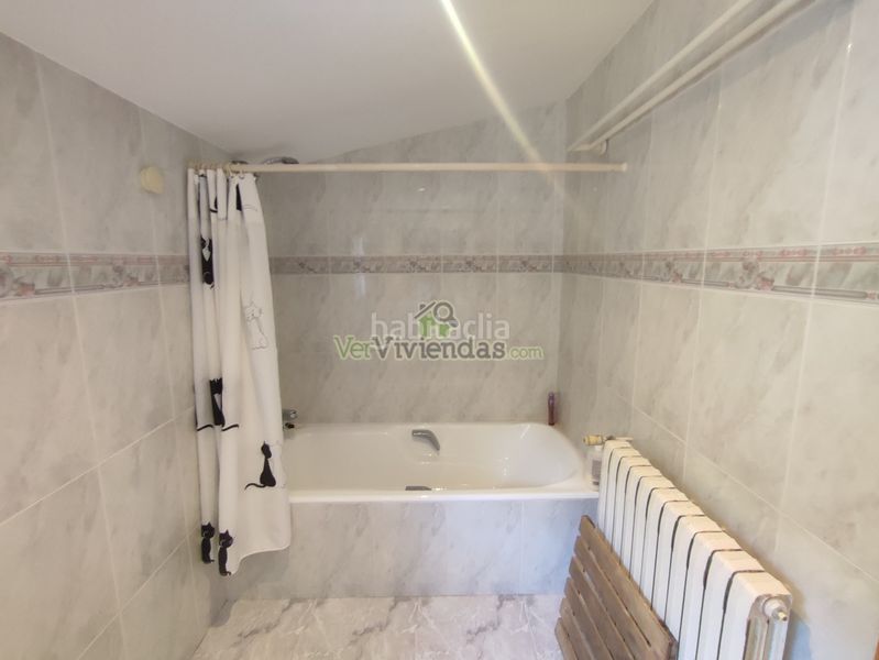 Foto fe17840d-6d8e-4dd8-a8a5-f952b266262f. Casa amb xemeneia calefacció aparcament piscina a Torrelles de Llobregat