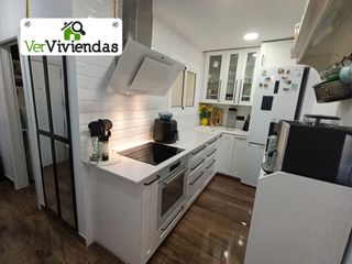 Pis a Sanfeliu. Bonito piso con balcón