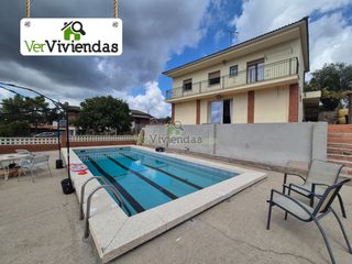 Maison à Vallirana. Bonita casa con piscina