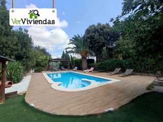 Casa a Vallirana. Espectacular casa con piscina y jardín