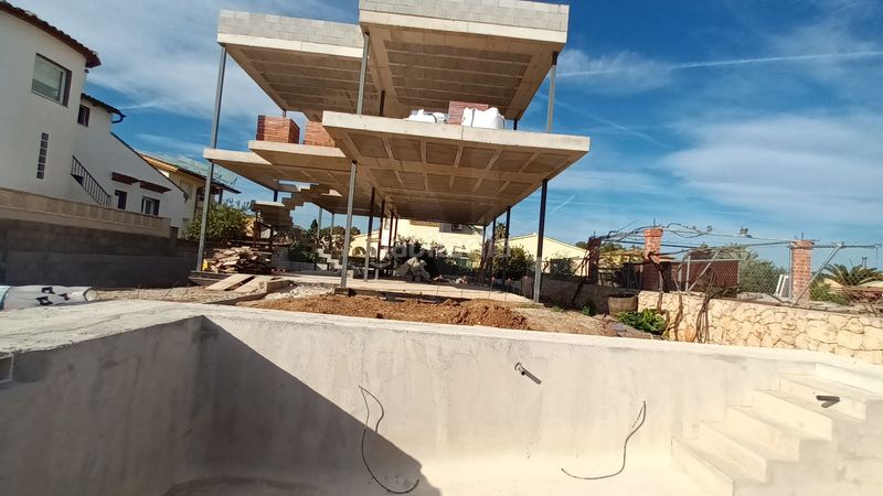 Foto 136a7de3-a00b-4fc6-a3c9-05ac45ed989f. Casa amb piscina a Poblets (els)