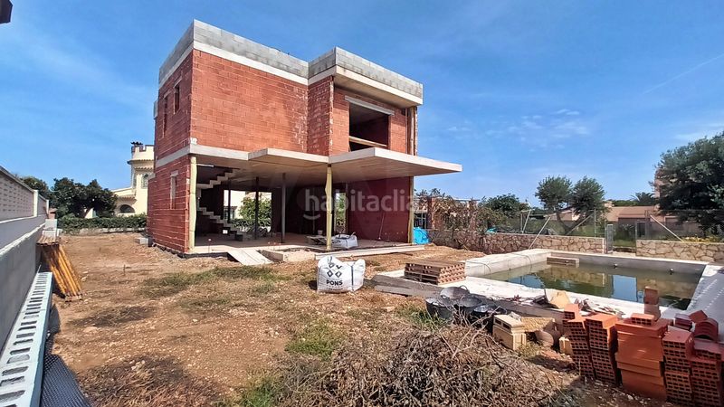 Foto a83ae1ba-6b62-4a05-b3a4-a8b6861df428. Casa amb piscina a Poblets (els)