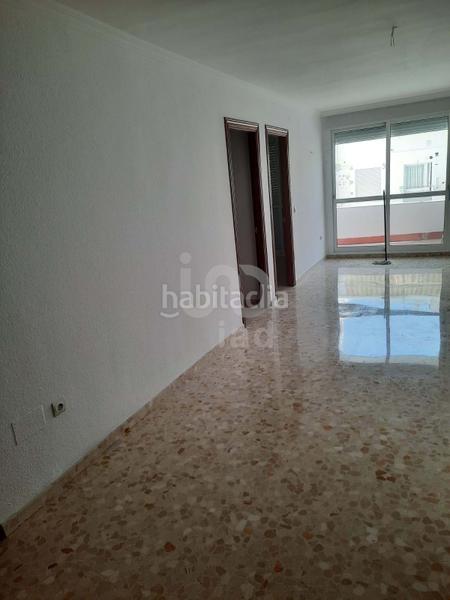 Foto 1e5df3a9-40ed-48a7-8e83-bbc59388bff1. Edifici a Poniente-Faro Torre del Mar