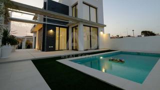 Casa en Zona los Frutales. Espectacular villa en torrevieja, ciudad con ubicación priveliga
