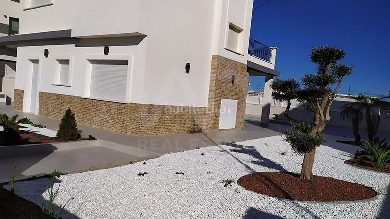 Foto 5a0c0ef2-3a64-4d99-8f13-330b62d86b96. Casa amb aparcament a Zona los Frutales Torrevieja