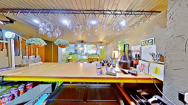 Foto 03c4cb63-ede5-4cd0-a4d7-7e3d77253395. Traspaso local comercial en calle bazan 46 46 en Barrio del Centro Alicante