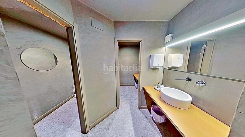 Foto f4b9195f-c355-43f0-a069-2c8ac7fc4aa6. Traspaso local comercial en calle bazan 46 46 en Barrio del Centro Alicante