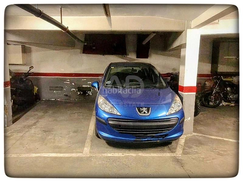 Foto d1e1b149-044b-4182-b00e-001382e61c51. Aparcament cotxe a El Parc i la Llacuna del Poblenou Barcelona