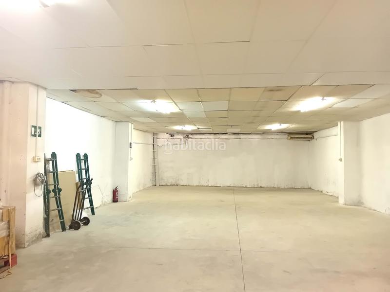 Foto 0c79e937-2733-457e-853f-2237cc8f4d96. Local comercial a Can Palet Terrassa