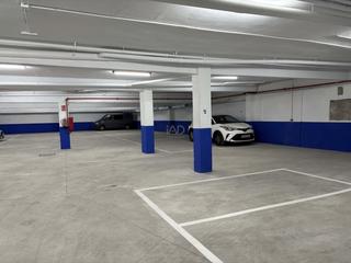 Parking coche en La Vila Olímpica del Poblenou