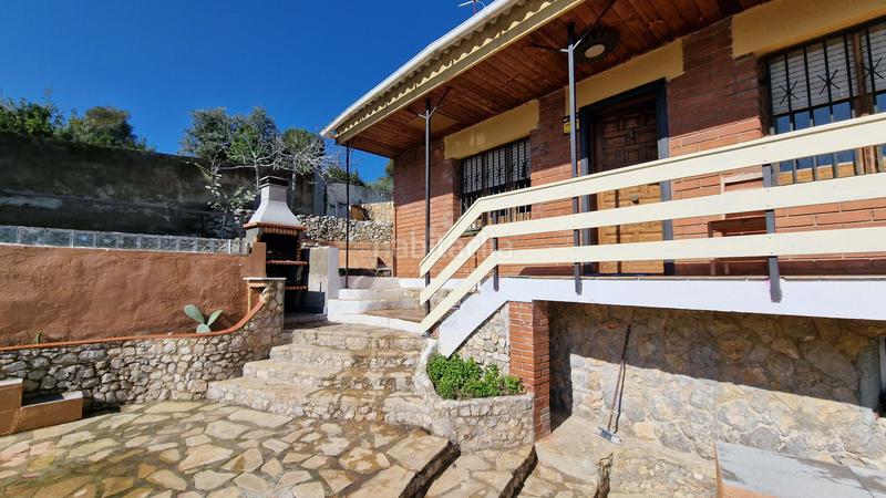 Foto 2949b58b-aebf-4de1-bb33-dcc49a070877. Casa amb piscina a costa Cunit - els jardins - els rosers Cunit