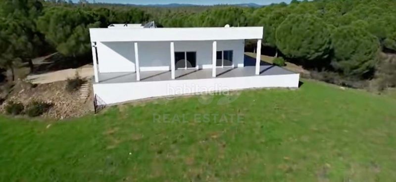 Foto ef0f5eba-d0cb-420f-adb5-517628bb5651. Casa amb calefacció aparcament piscina a Alburquerque