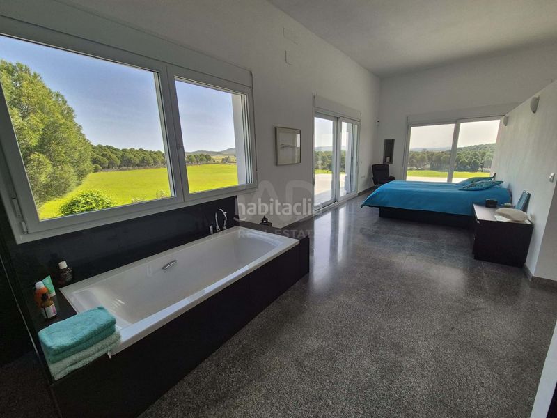 Foto f55c8cef-6a59-480d-ae42-76607150996b. Casa amb calefacció aparcament piscina a Alburquerque
