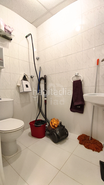 Foto 0673d1c7-5217-404d-b5c8-0768ce148d67. Local comercial a Santutxu-Basarrate Bilbao