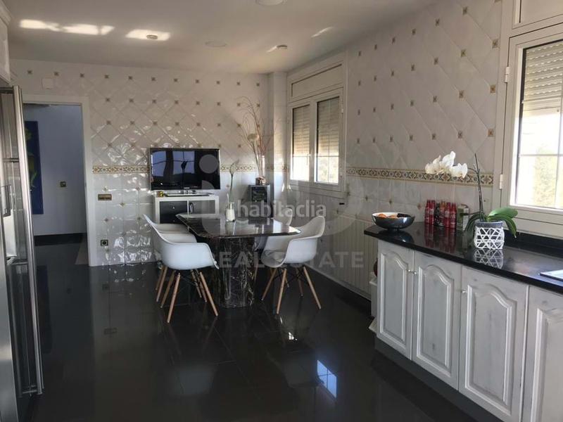 Foto 2eae9831-7178-4b4d-921e-a3f60d79bf0c. Casa amb calefacció aparcament piscina a Marianao Sant Boi de Llobregat