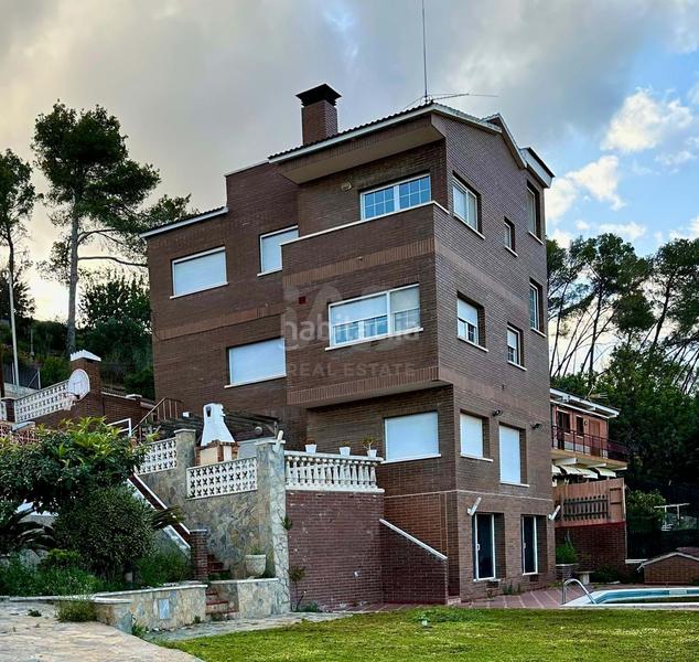 Foto 9b5180bb-3c45-4064-a3fe-671f0405ffb0. House with heating parking pool in Marianao Sant Boi de Llobregat