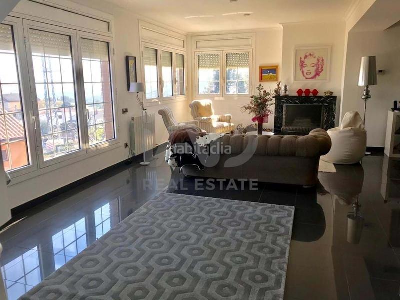 Foto abb324d6-fa87-45f0-8240-5a67fdd5f002. House with heating parking pool in Marianao Sant Boi de Llobregat