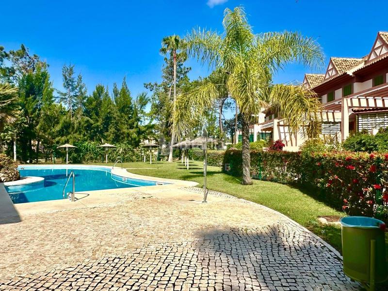 Foto ae6f4251-3690-4e07-8f52-51bd1723a8ce. Maison avec parking piscine dans Islantilla golf Islantilla