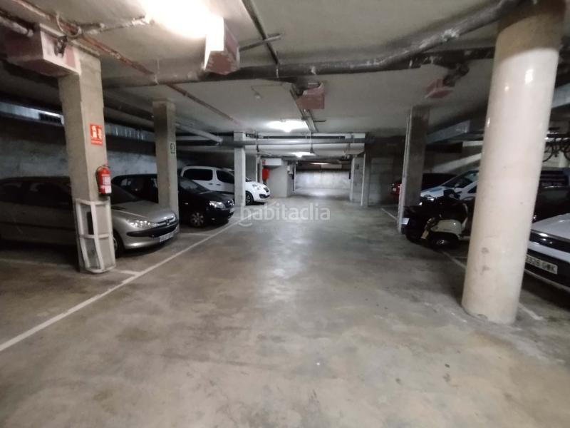 Foto ec32e4c6-1fd1-4898-aef6-2c19d3a3e736. Parking voiture dans Santa Eugenia Girona