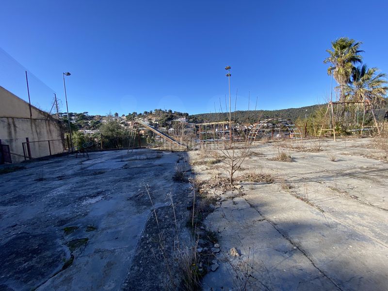Foto 608436cc-fca6-4e6e-8766-d03763d69781. Terreno residencial en calle josep lluis sert 23 23 en Argentona