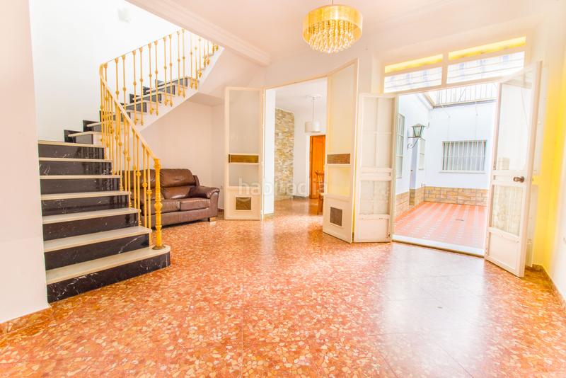 Foto 3e460c7f-55ab-4c67-bd6c-ddc628defda6. Casa a calle lirio 95 a Bollullos Par del Condado