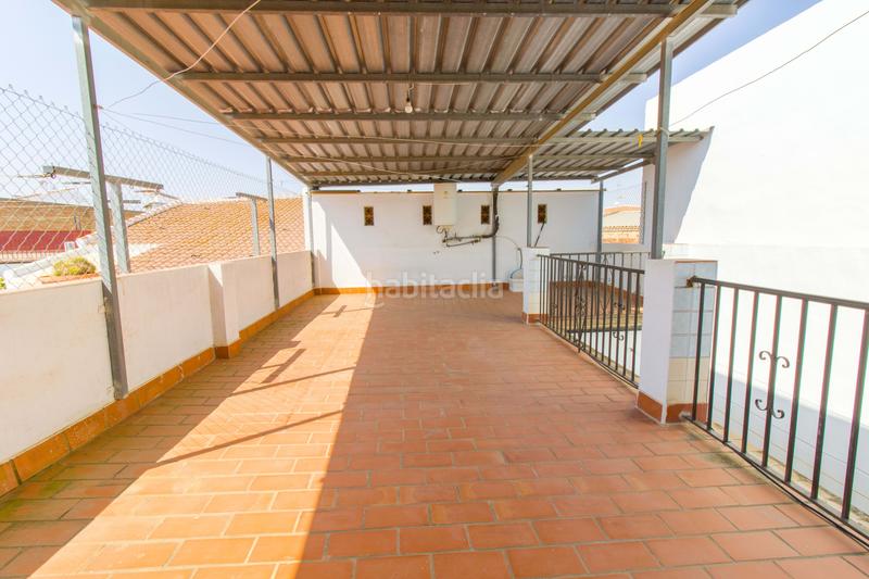 Foto cfc00d89-1c5c-40da-8e54-65da2bb570bf. Casa a calle lirio 95 a Bollullos Par del Condado