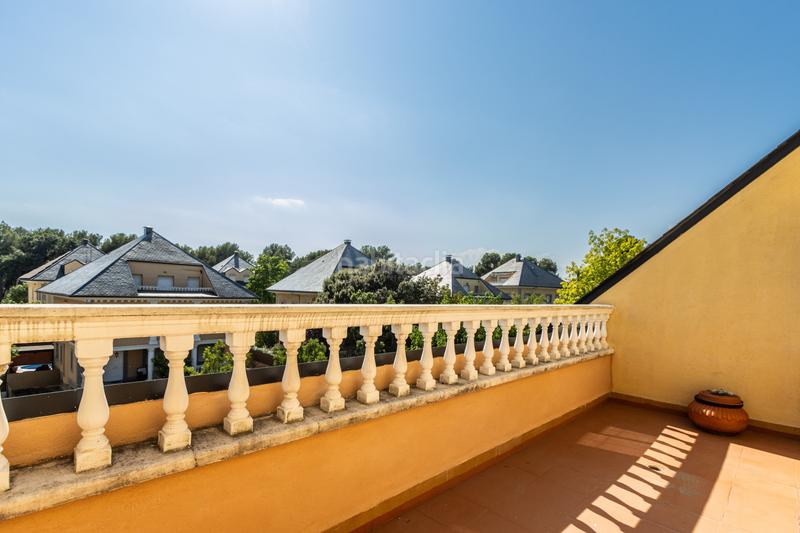 Foto 09c7213f-fa6c-45fd-9697-0b0d2ba34701. House with parking pool in Castellarnau Sabadell