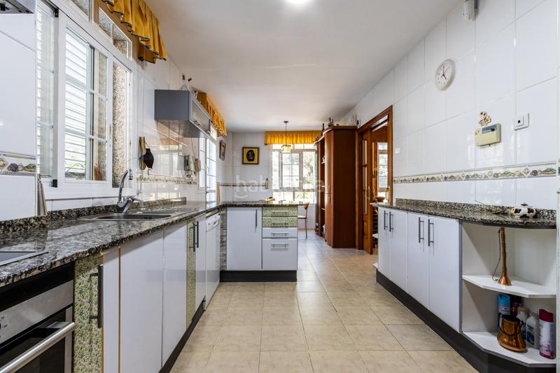 Foto 55e9d5c3-ca20-4e73-856e-a003eb3d3e17. House with parking pool in Castellarnau Sabadell