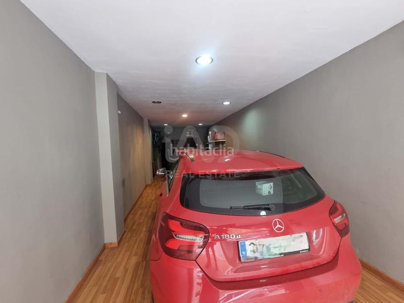 Foto fa40c823-f408-40af-8b4b-6e401a0261c6. Aparcament cotxe a Llevant Reus