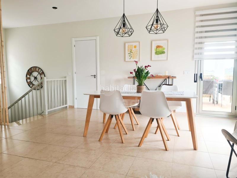 Foto dbd6f9b6-7059-4270-a9b7-dd7eaadbbcdb. Chalet con riscaldamento parcheggio piscina in costa Cunit - els jardins - els rosers Cunit