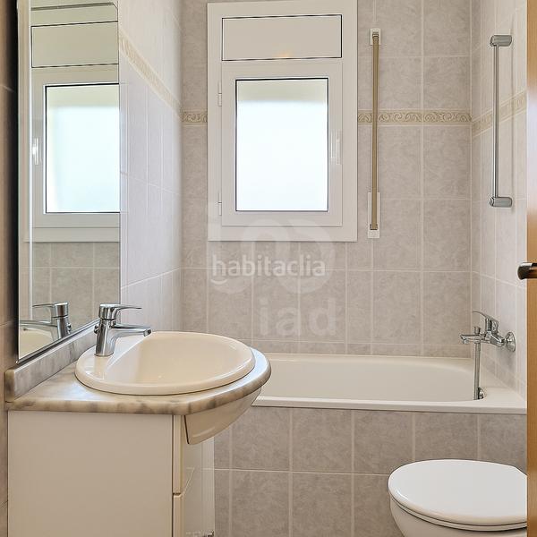 Foto 00596c25-f8ac-43f1-aed3-da02300569ce. House with heating parking pool in costa Cunit - els jardins - els rosers Cunit